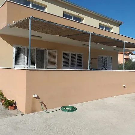 Angela Daire Kastela